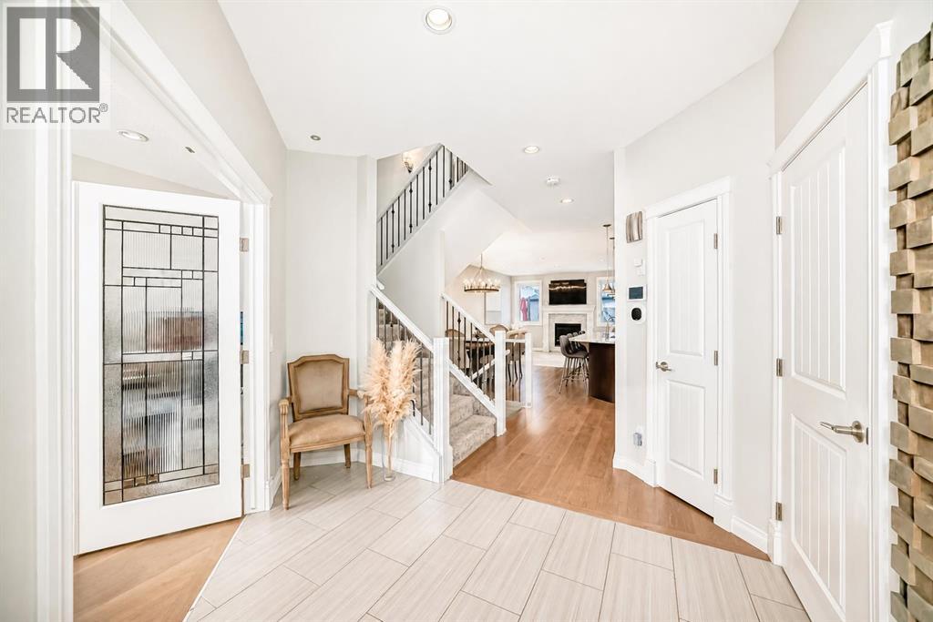 4627 83 Street NW, Calgary, Alberta  T3B 2R1 - Photo 5 - A2307324