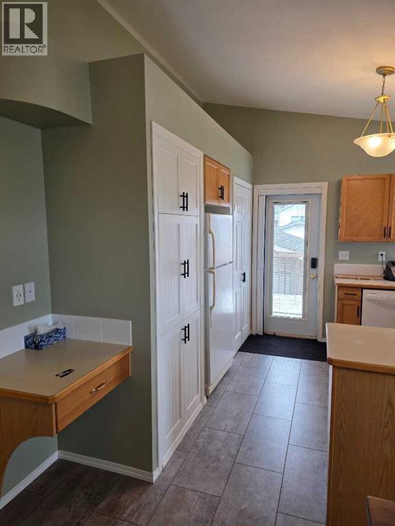 4 St James Boulevard N, Lethbridge, Alberta  T1H 6M5 - Photo 8 - A2304770