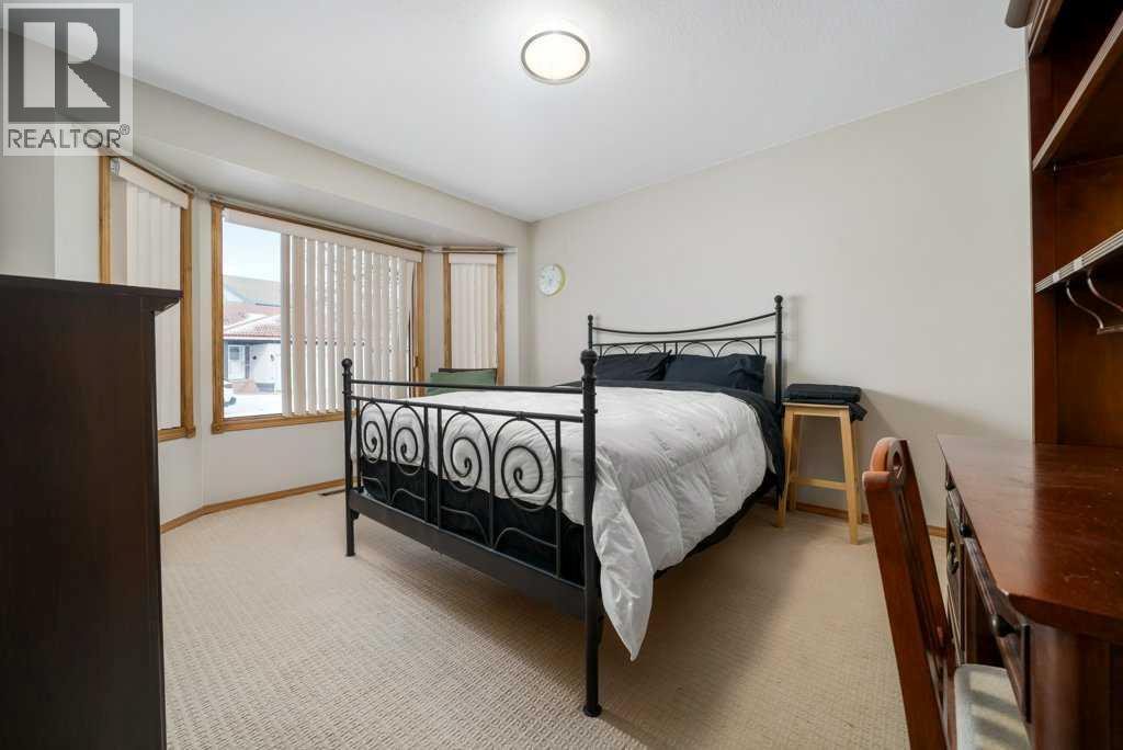 87 Park Meadows Lane SE, Medicine Hat, Alberta  T1B 4E3 - Photo 5 - A2289297
