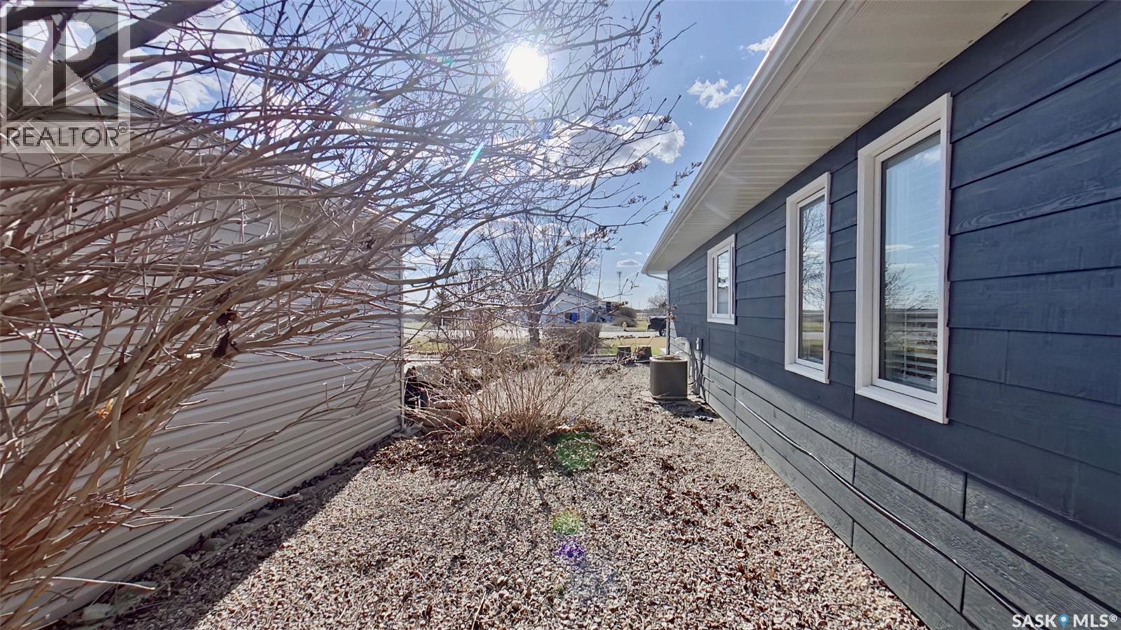 355 Russell Street, Stoughton, Saskatchewan  S0G 4T0 - Photo 34 - SK034666