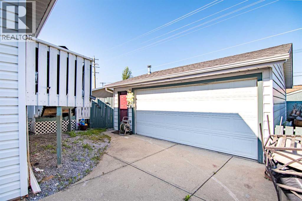 84 Pearson Crescent, Red Deer, Alberta  T4P 1L9 - Photo 2 - A2269904
