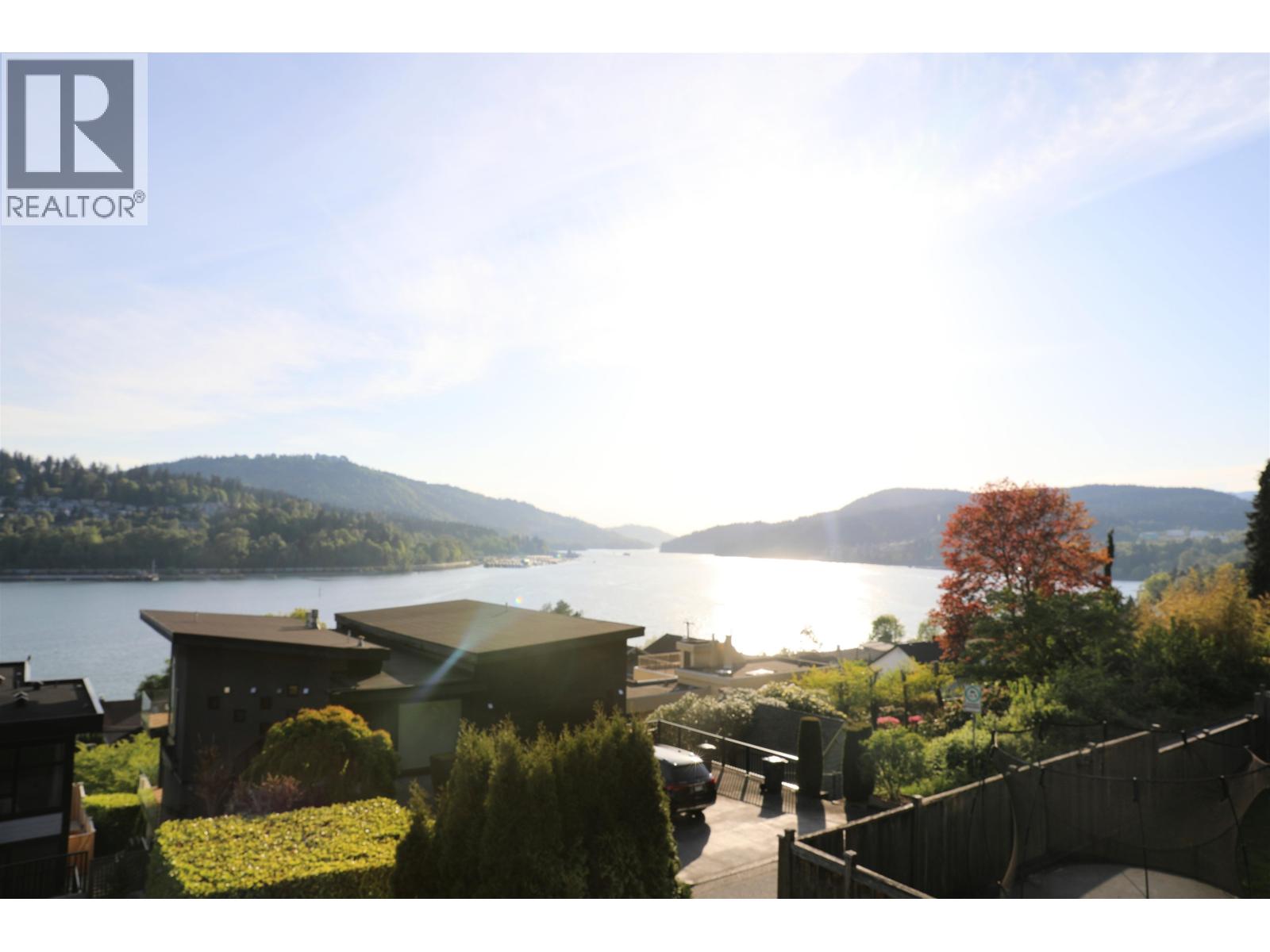 18 AXFORD BAY, Port Moody, British Columbia