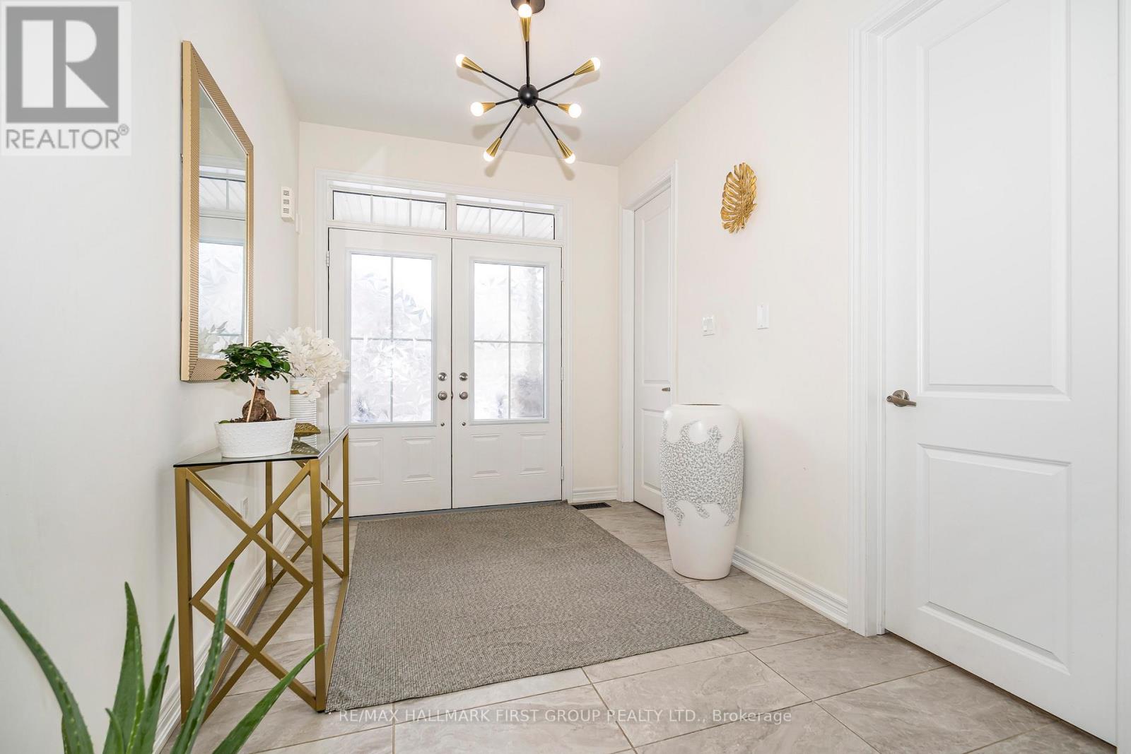 9 Toulouse Street, Whitby, Ontario  L1P 0J2 - Photo 4 - E13074672