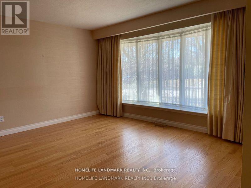 211 Chebucto Drive, Oakville, Ontario  L6J 5R1 - Photo 2 - W13074700