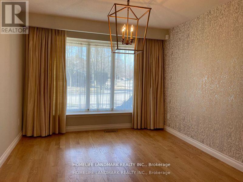 211 Chebucto Drive, Oakville, Ontario  L6J 5R1 - Photo 3 - W13074700