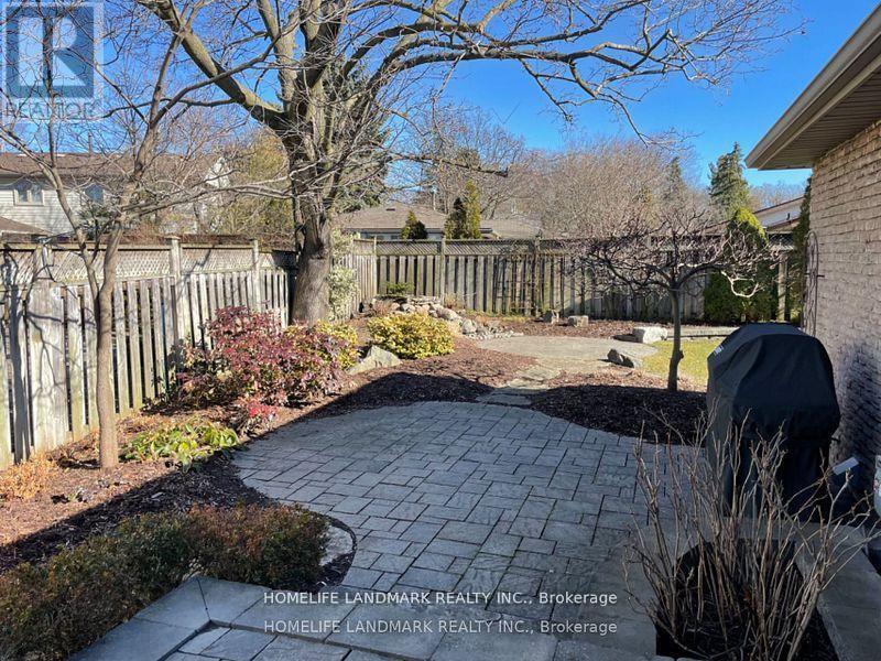 211 Chebucto Drive, Oakville, Ontario  L6J 5R1 - Photo 4 - W13074700