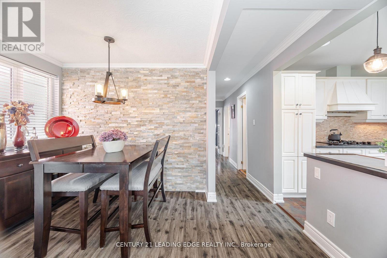 586 Curzon Avenue, Mississauga, Ontario  L5G 1P9 - Photo 13 - W13074714