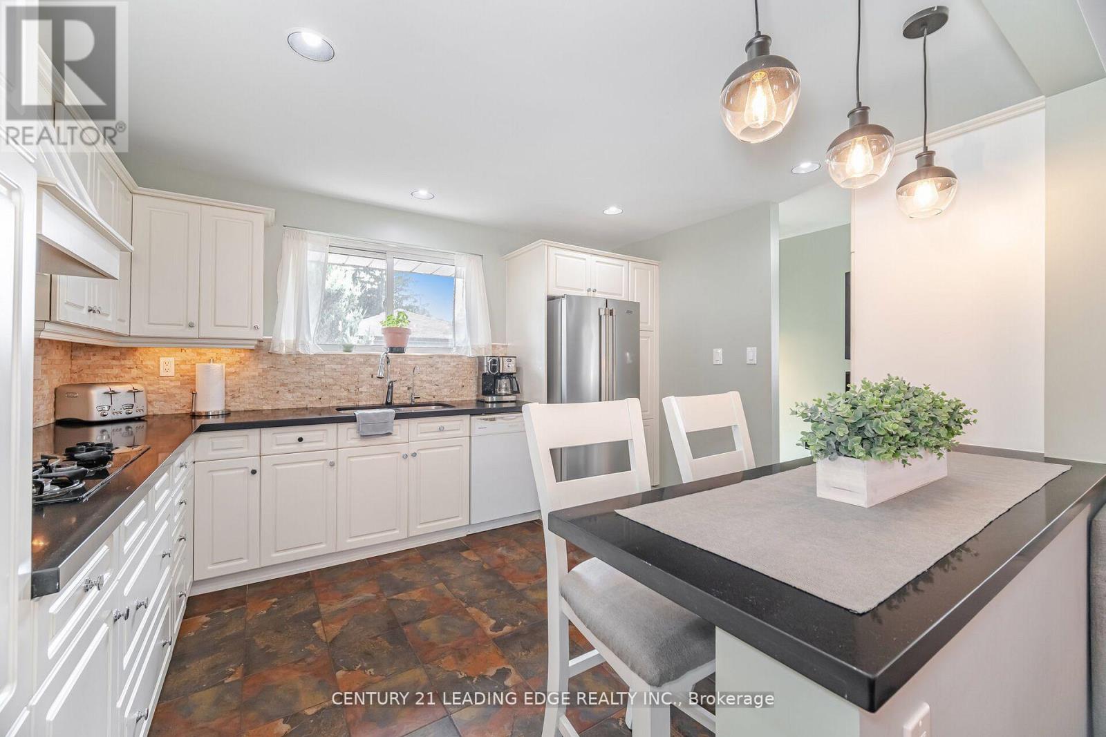 586 Curzon Avenue, Mississauga, Ontario  L5G 1P9 - Photo 15 - W13074714