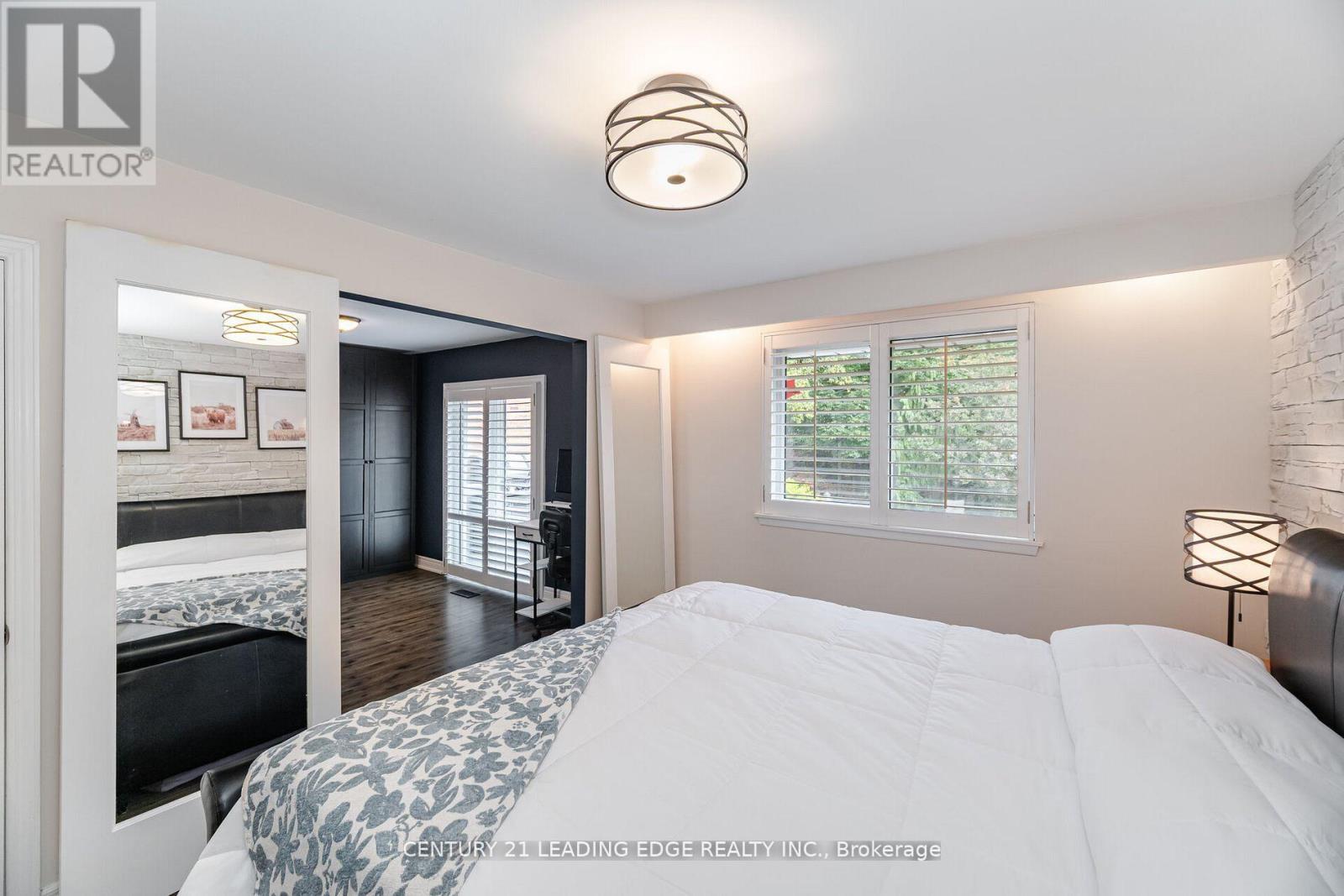 586 Curzon Avenue, Mississauga, Ontario  L5G 1P9 - Photo 20 - W13074714