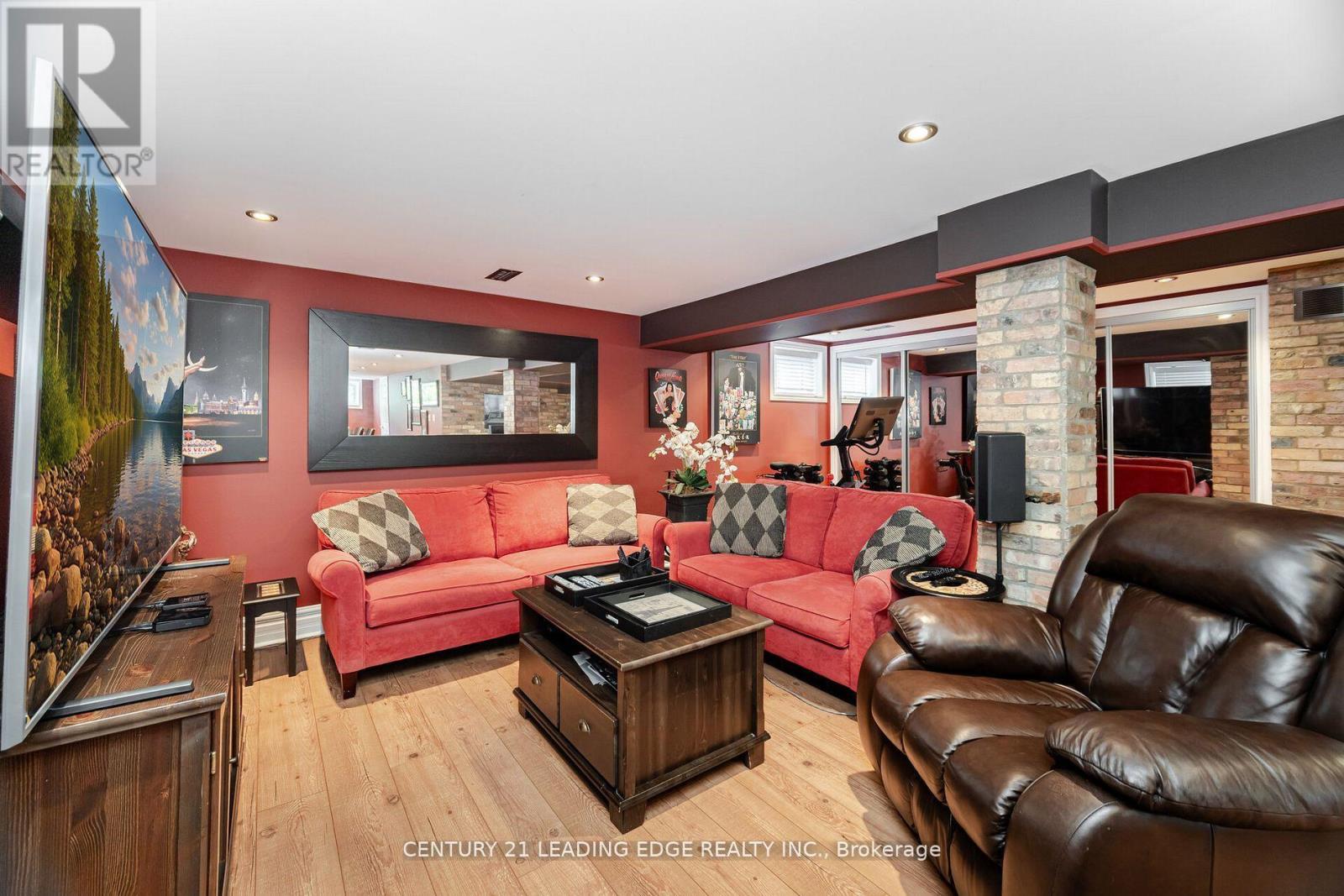 586 Curzon Avenue, Mississauga, Ontario  L5G 1P9 - Photo 32 - W13074714