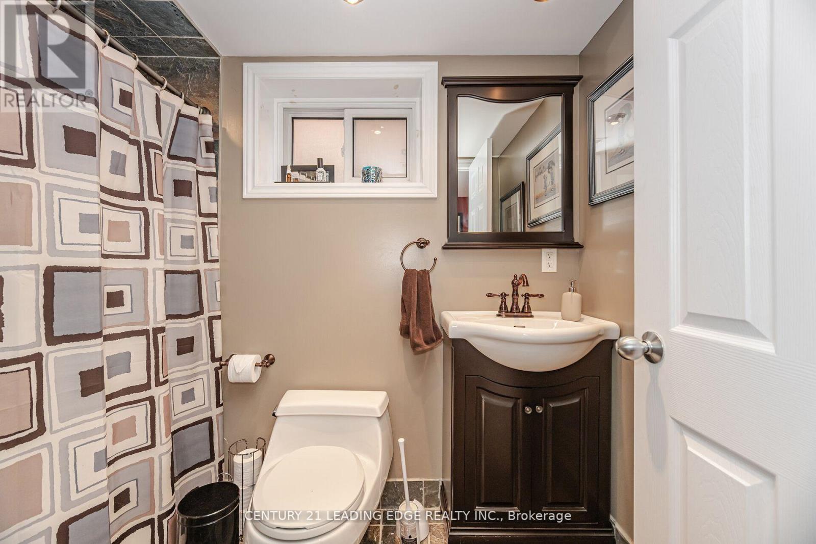 586 Curzon Avenue, Mississauga, Ontario  L5G 1P9 - Photo 34 - W13074714
