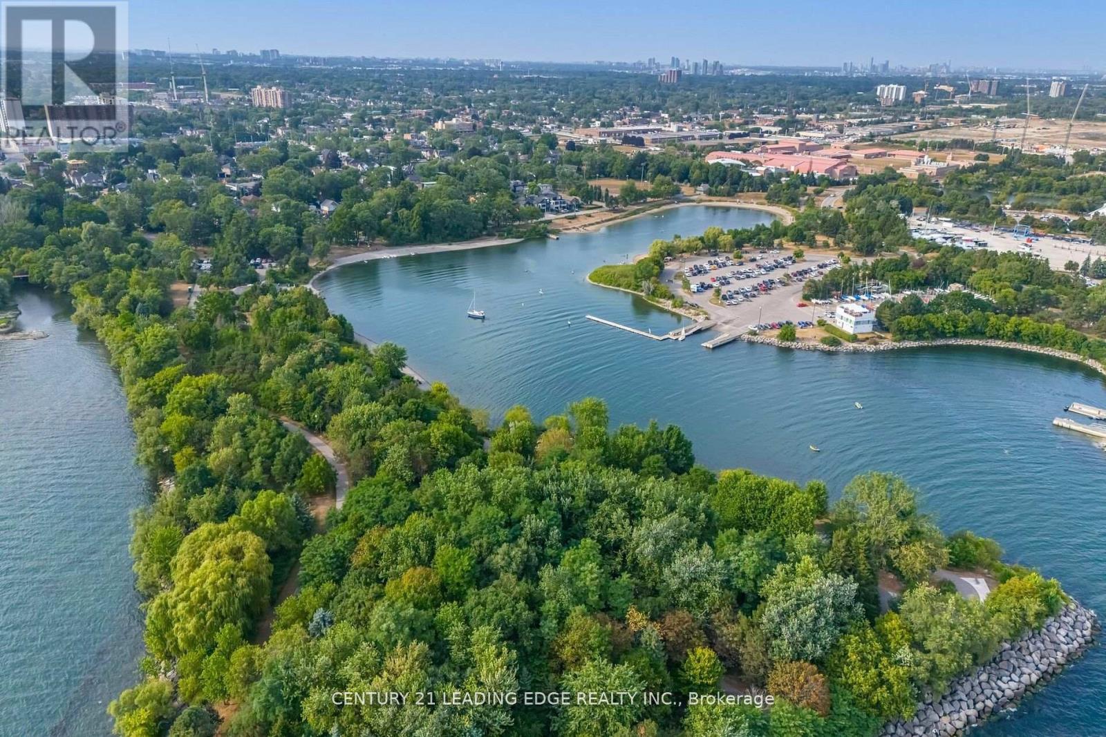 586 Curzon Avenue, Mississauga, Ontario  L5G 1P9 - Photo 49 - W13074714