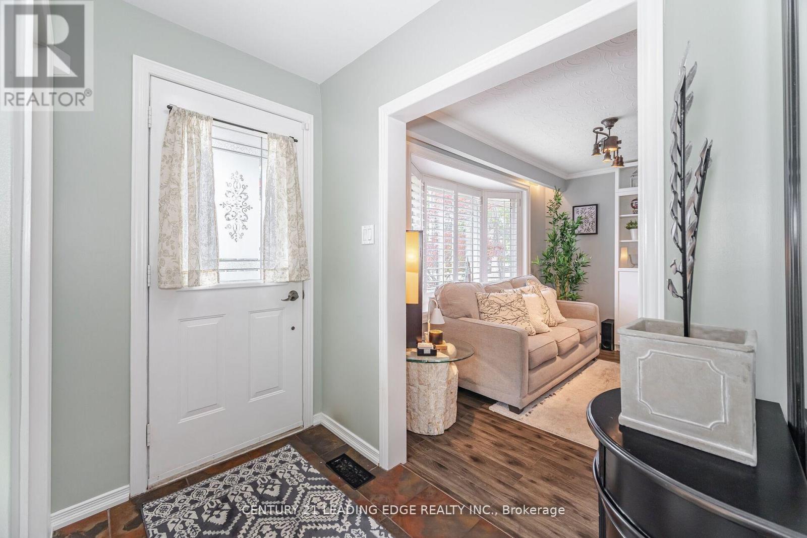 586 Curzon Avenue, Mississauga, Ontario  L5G 1P9 - Photo 8 - W13074714