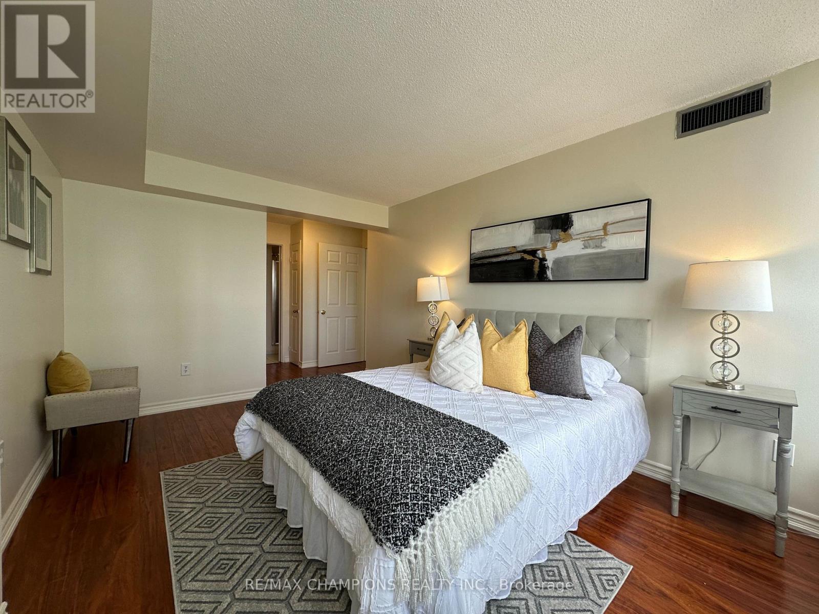 1204 - 400 Webb Drive, Mississauga, Ontario  L5B 3Z7 - Photo 16 - W13074730
