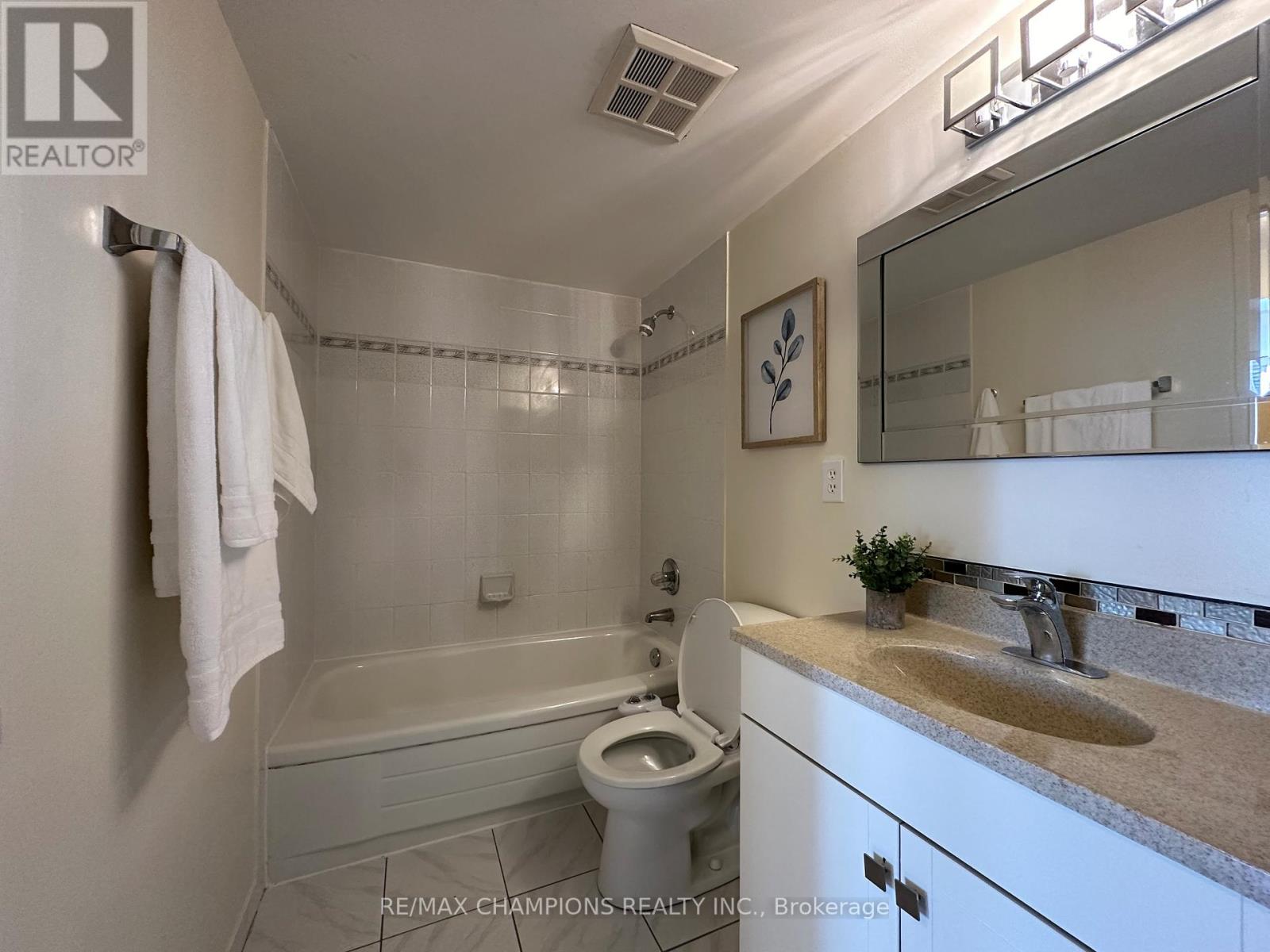 1204 - 400 Webb Drive, Mississauga, Ontario  L5B 3Z7 - Photo 18 - W13074730
