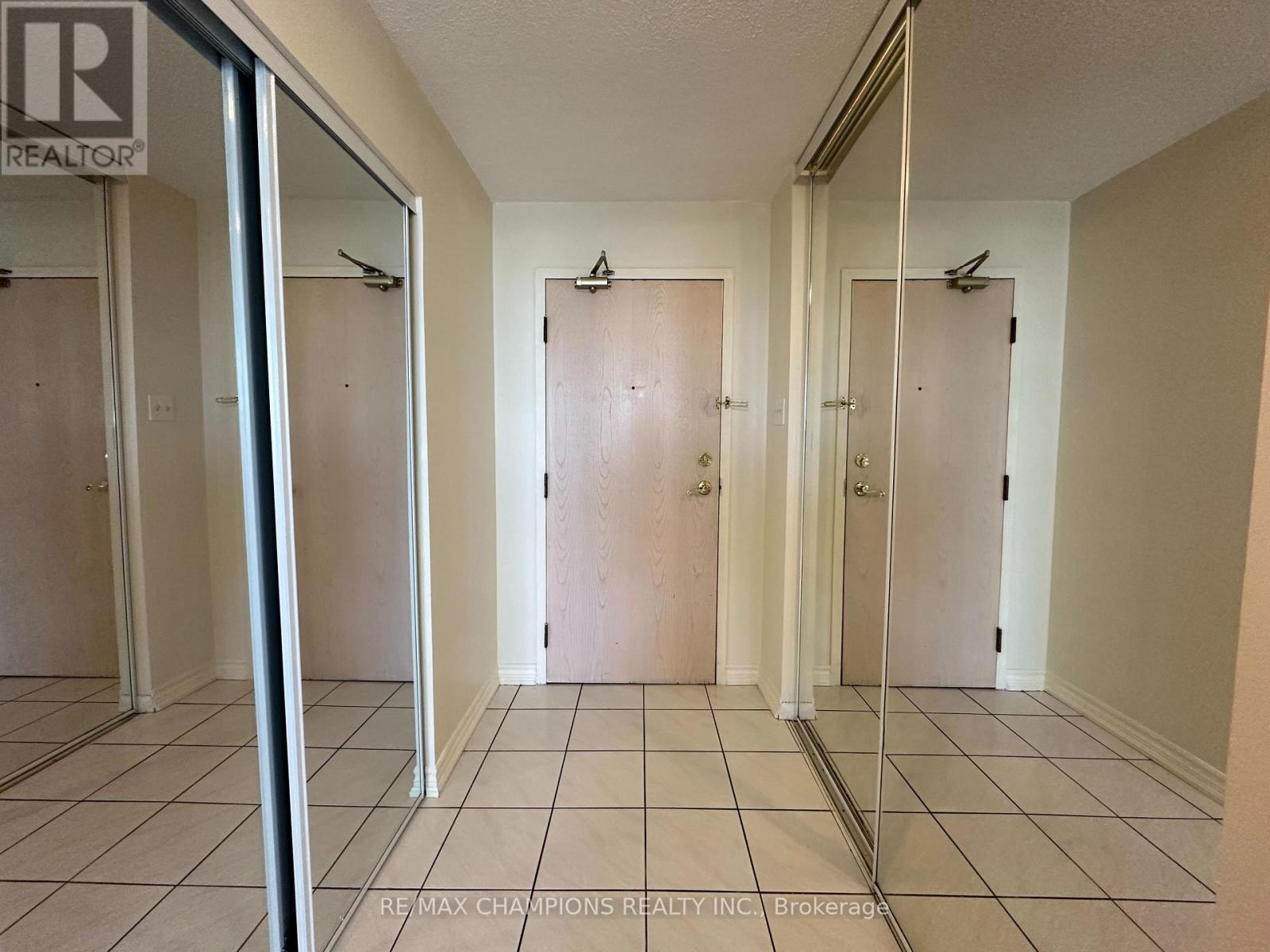 1204 - 400 Webb Drive, Mississauga, Ontario  L5B 3Z7 - Photo 5 - W13074730