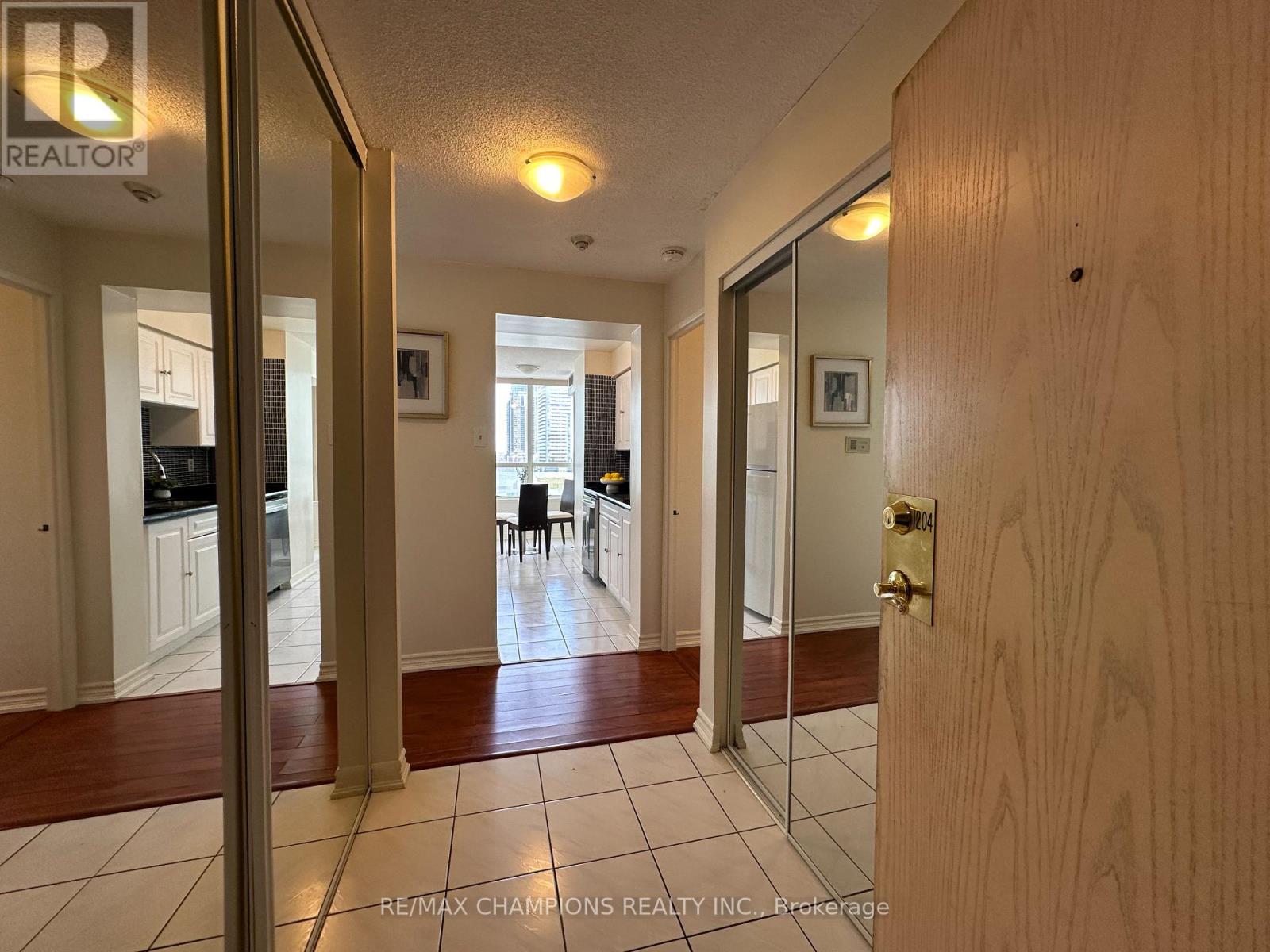 1204 - 400 Webb Drive, Mississauga, Ontario  L5B 3Z7 - Photo 6 - W13074730