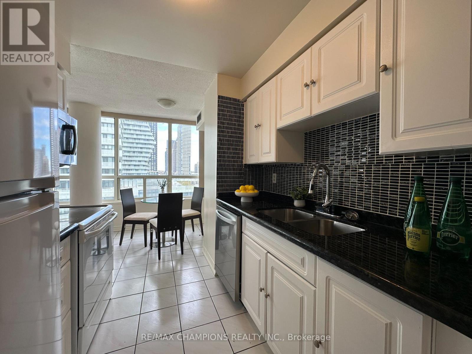 1204 - 400 Webb Drive, Mississauga, Ontario  L5B 3Z7 - Photo 8 - W13074730