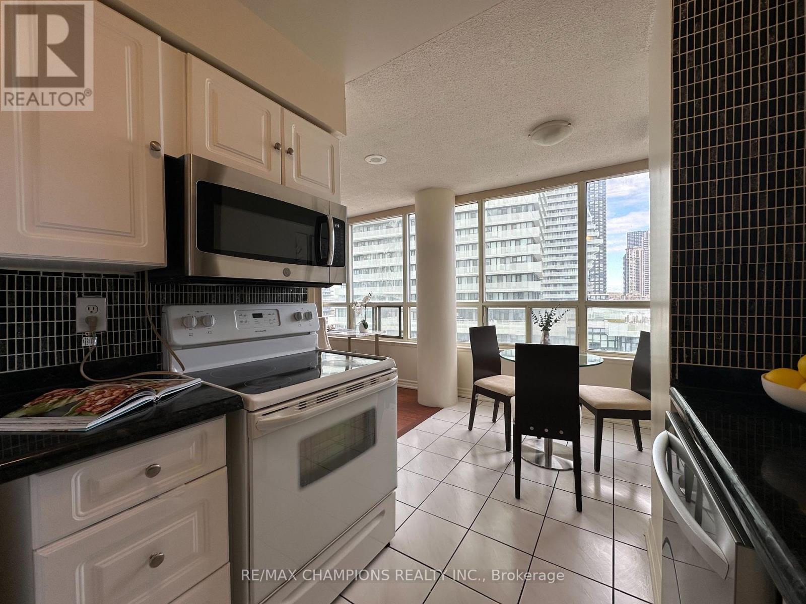 1204 - 400 Webb Drive, Mississauga, Ontario  L5B 3Z7 - Photo 9 - W13074730