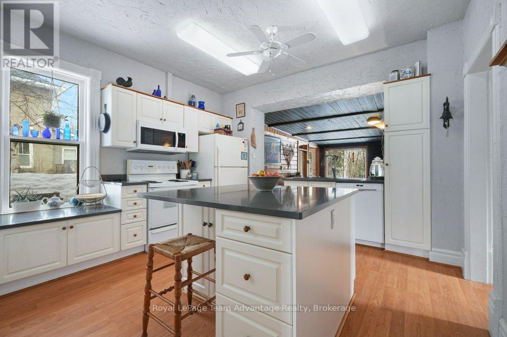 79 Gibson Street, Parry Sound, Ontario  P2A 1X4 - Photo 12 - X12916182