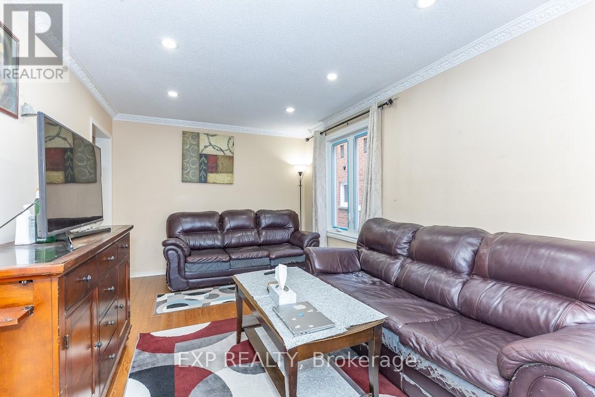 8 Faywood Drive, Brampton, Ontario  L6Y 4K3 - Photo 11 - W13040982