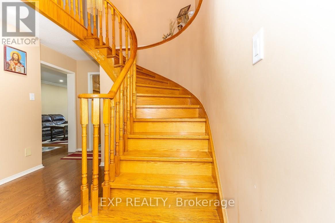 8 Faywood Drive, Brampton, Ontario  L6Y 4K3 - Photo 19 - W13040982