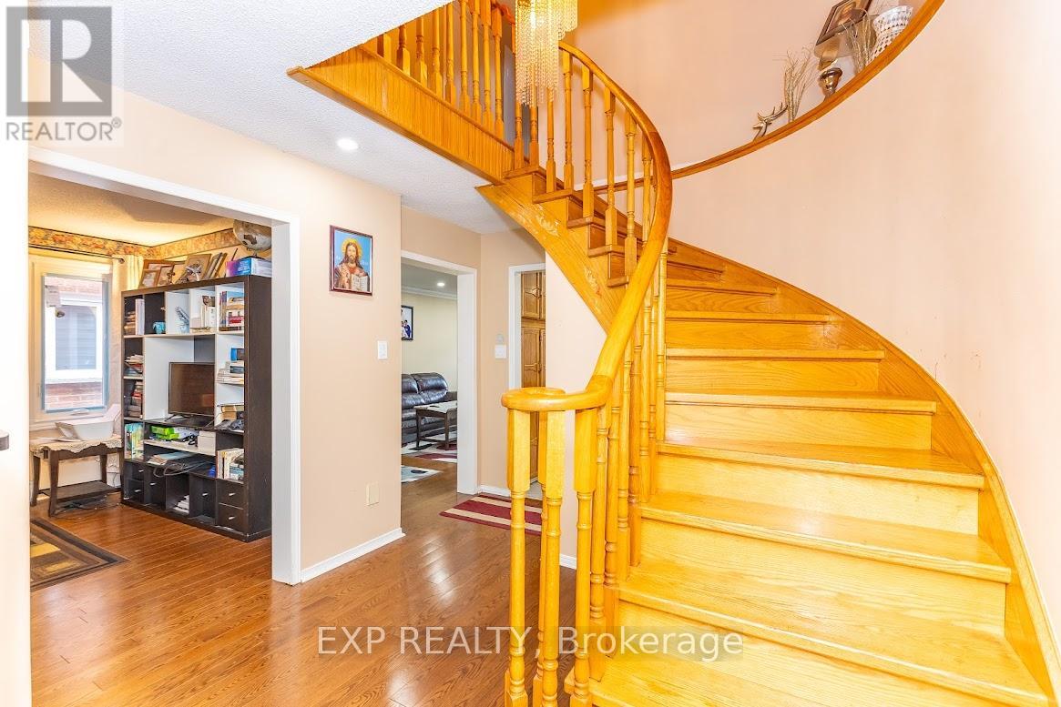 8 Faywood Drive, Brampton, Ontario  L6Y 4K3 - Photo 18 - W13040982