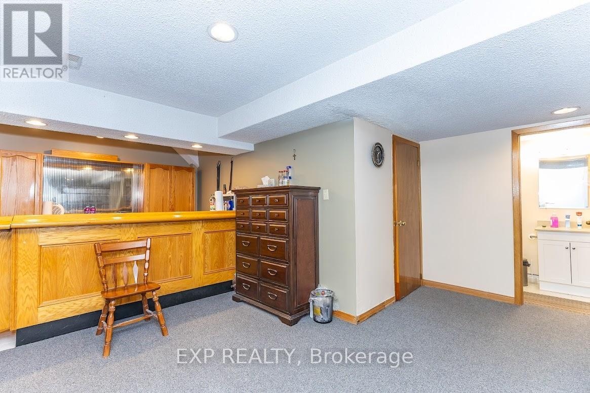 8 Faywood Drive, Brampton, Ontario  L6Y 4K3 - Photo 45 - W13040982