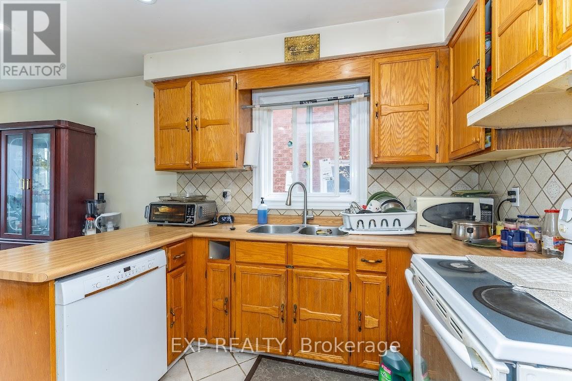 8 Faywood Drive, Brampton, Ontario  L6Y 4K3 - Photo 5 - W13040982