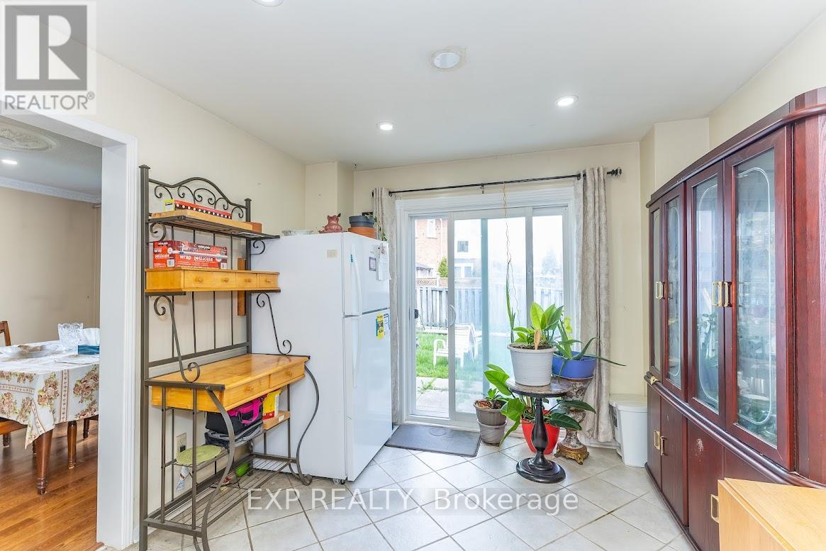 8 Faywood Drive, Brampton, Ontario  L6Y 4K3 - Photo 8 - W13040982