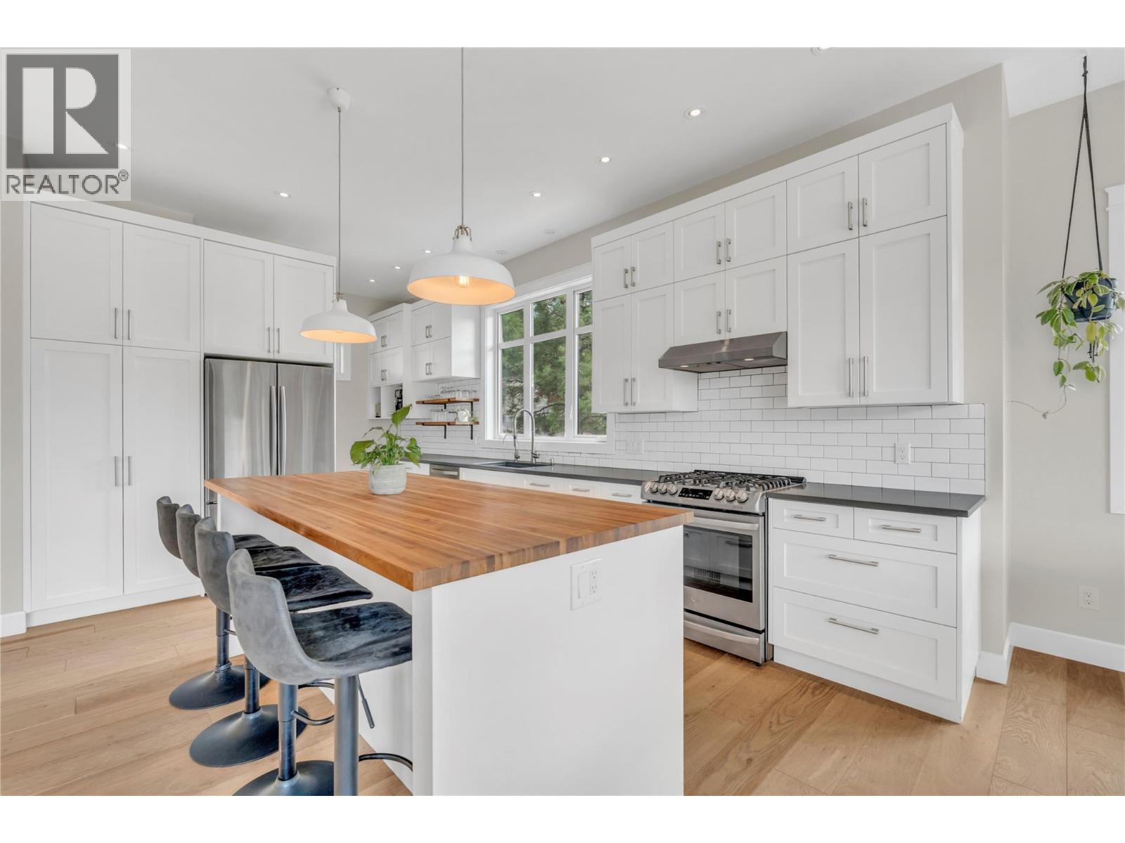 8388 Princeton Summerland Road, Summerland, British Columbia  V0H 1Z8 - Photo 4 - 10385815