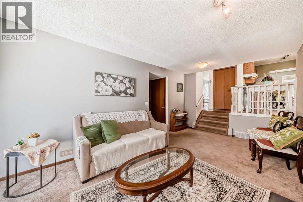 216 Hawkwood Boulevard NW, Calgary, Alberta  T3G 3E8 - Photo 31 - A2307221