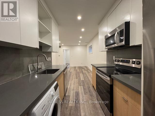 Main - 71 Chamberlain Avenue, Toronto, Ontario  M6E 4J9 - Photo 6 - W13041642