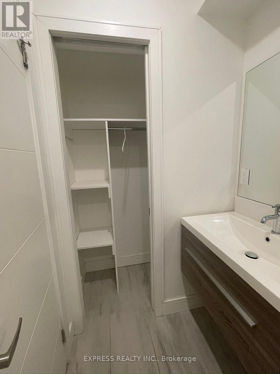 Main - 71 Chamberlain Avenue, Toronto, Ontario  M6E 4J9 - Photo 17 - W13041642
