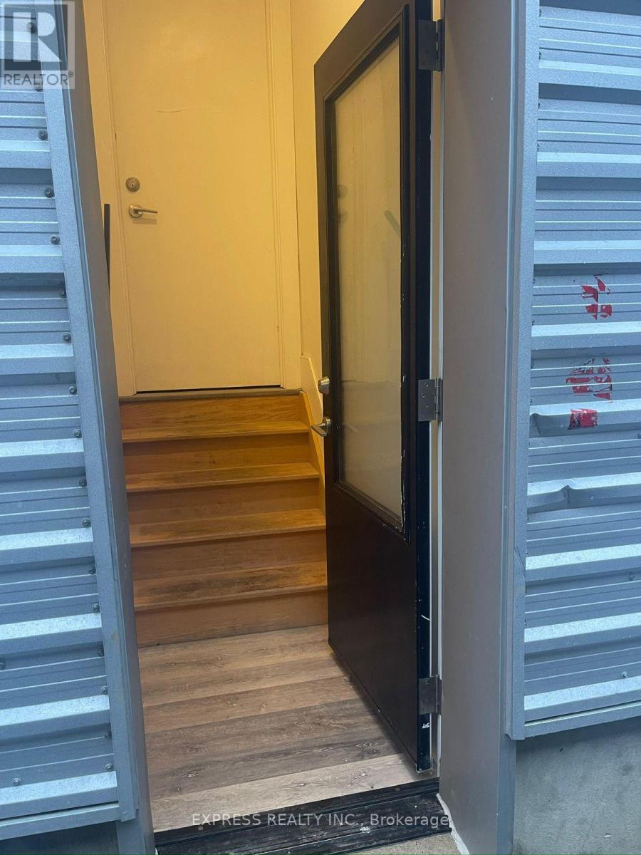Main - 71 Chamberlain Avenue, Toronto, Ontario  M6E 4J9 - Photo 18 - W13041642