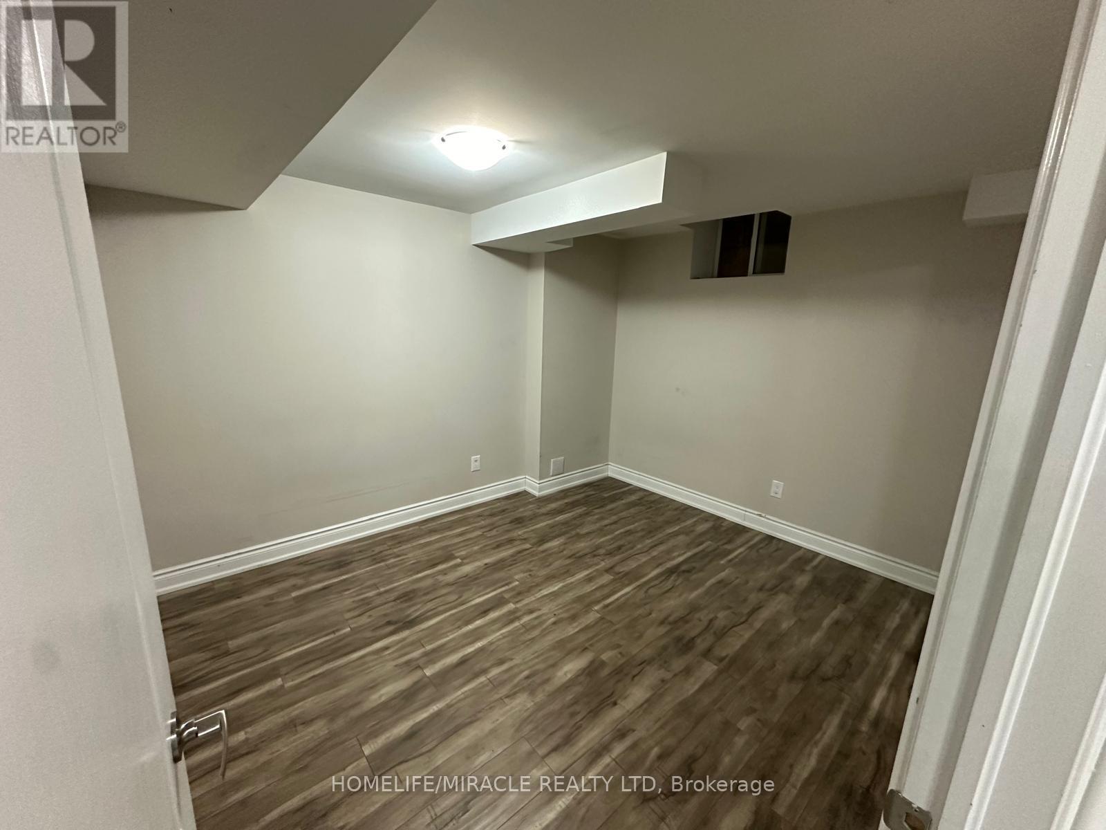 227 Sussexvale Drive, Brampton, Ontario  L6R 3R1 - Photo 4 - W13074742