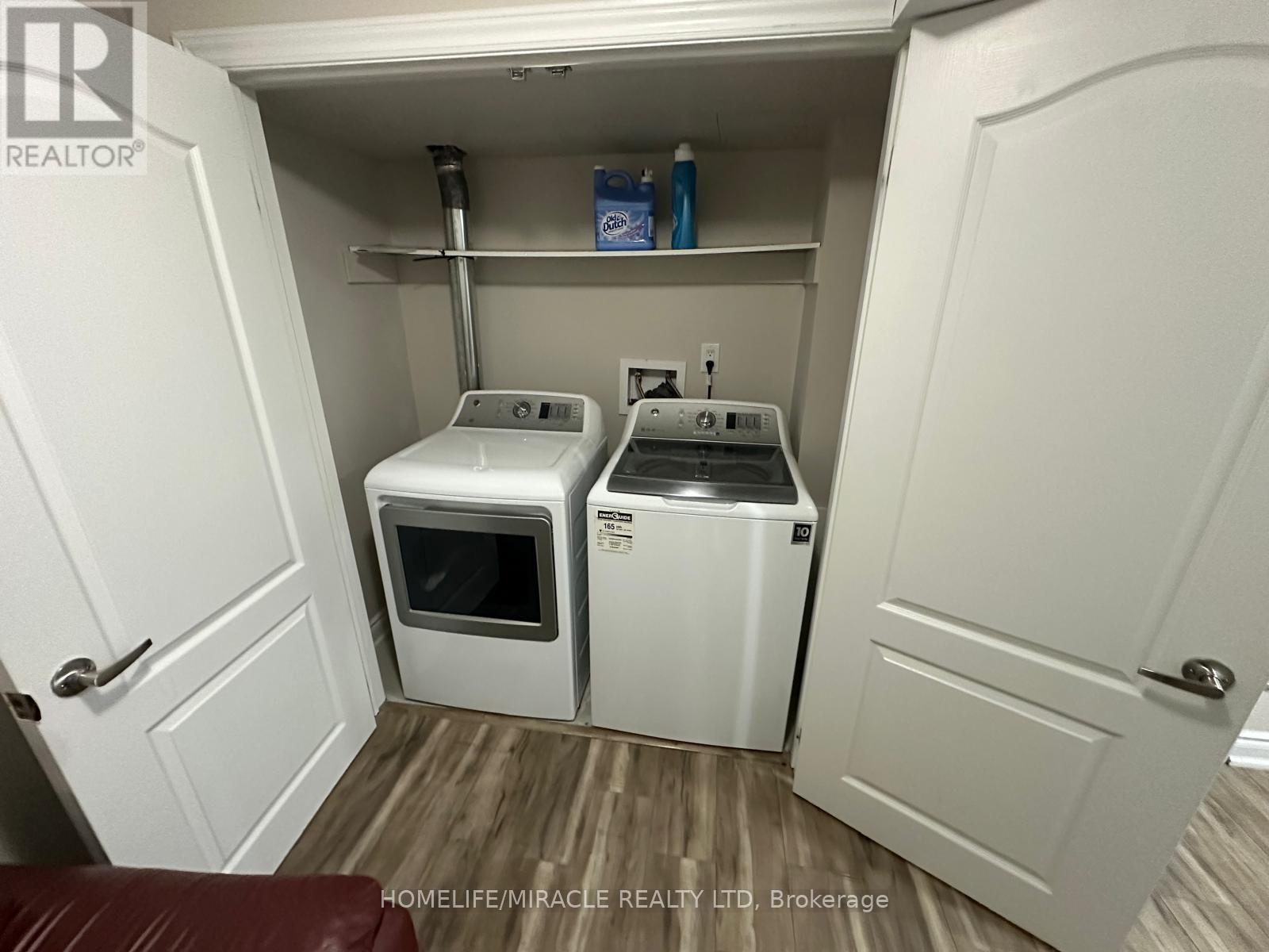 227 Sussexvale Drive, Brampton, Ontario  L6R 3R1 - Photo 6 - W13074742