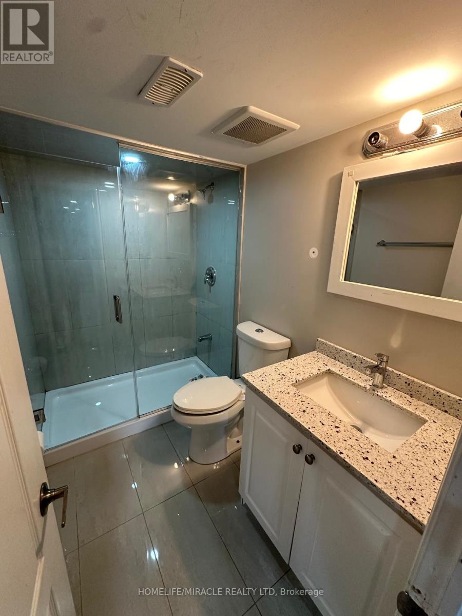 227 Sussexvale Drive, Brampton, Ontario  L6R 3R1 - Photo 7 - W13074742