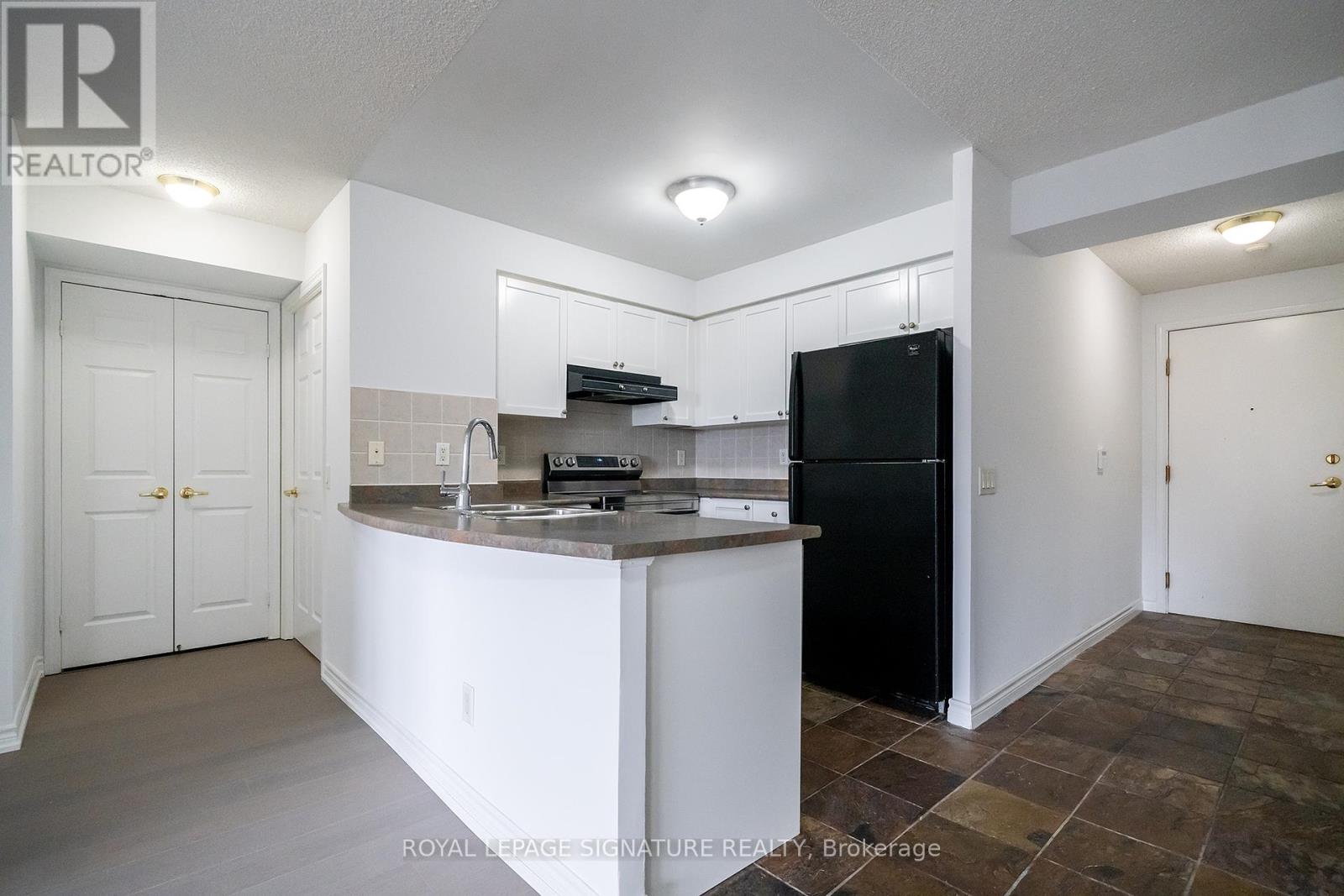 2321 - 25 Kingsbridge Garden Circle, Mississauga, Ontario  L5R 4B1 - Photo 5 - W13074748