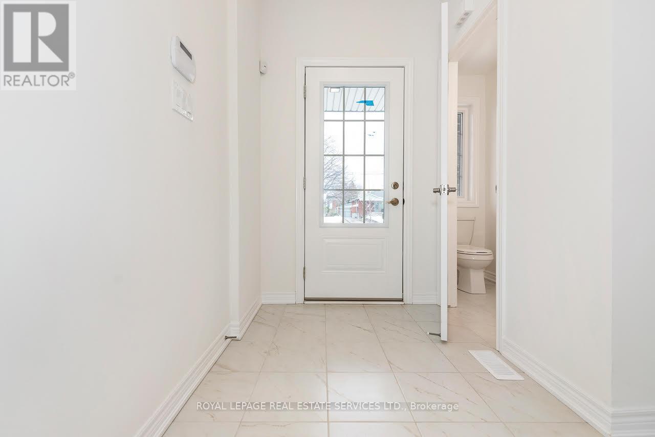 18 Jellicoe Court, Hamilton, Ontario  L9A 4T1 - Photo 3 - X13074754
