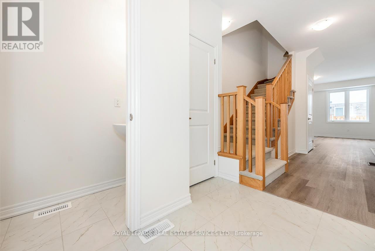 18 Jellicoe Court, Hamilton, Ontario  L9A 4T1 - Photo 4 - X13074754