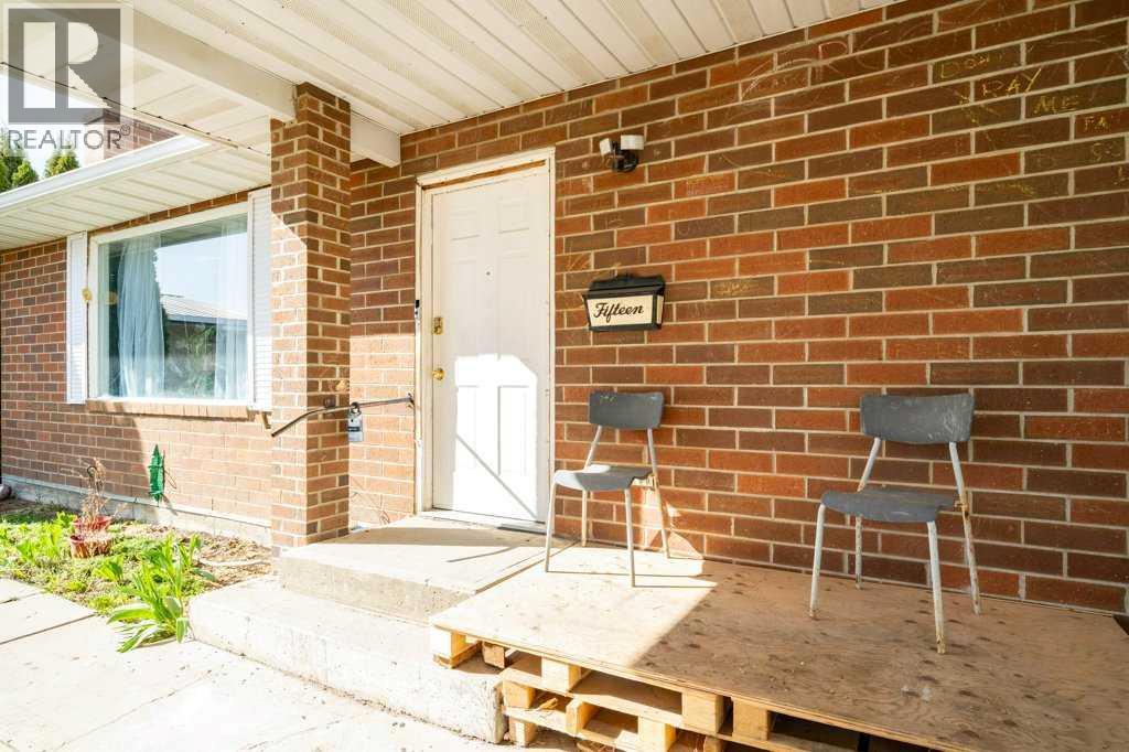 15 Currie Court Se, Medicine Hat, Alberta  T1B 1R8 - Photo 6 - A2304314