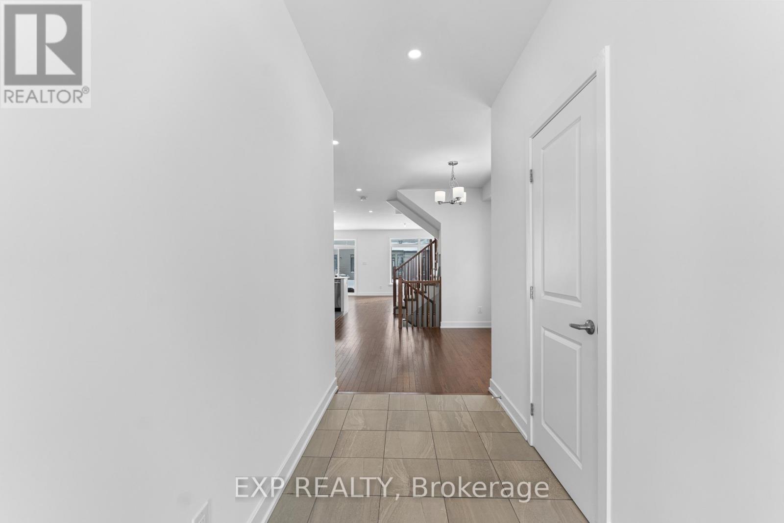 27 Moosonee Crescent, Ottawa, Ontario  K4M 0L9 - Photo 2 - X12769710