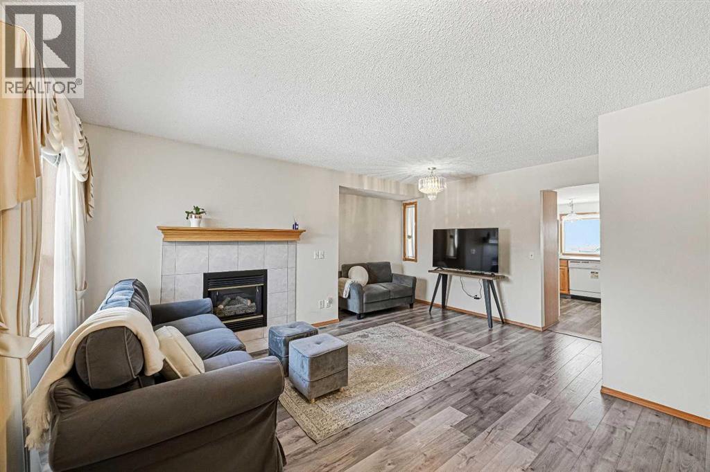 63 Anaheim Crescent NE, Calgary, Alberta  T1Y 7B4 - Photo 5 - A2306806