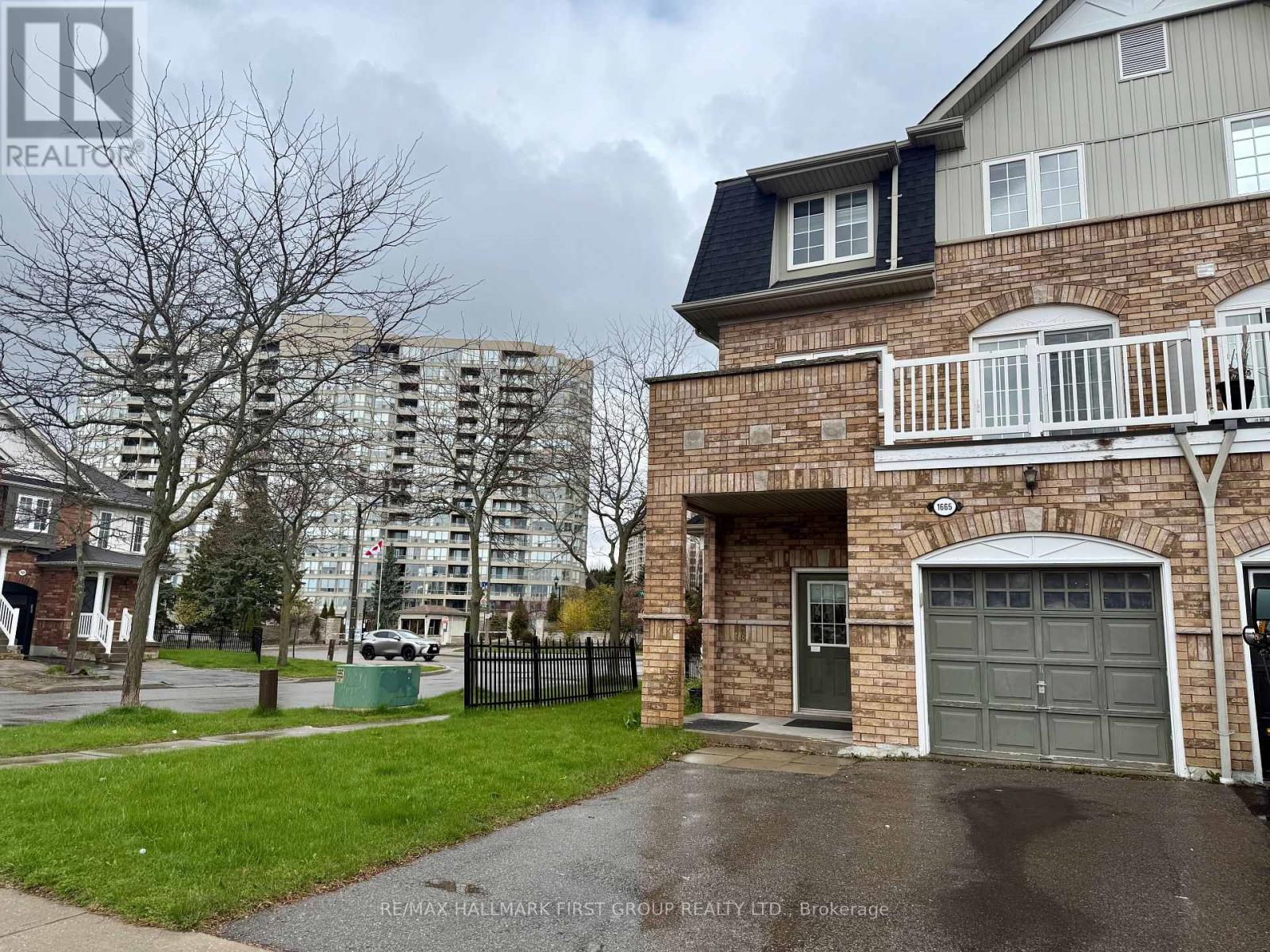 1665 Avonmore Square, Pickering, Ontario  L1V 7H2 - Photo 2 - E13074808