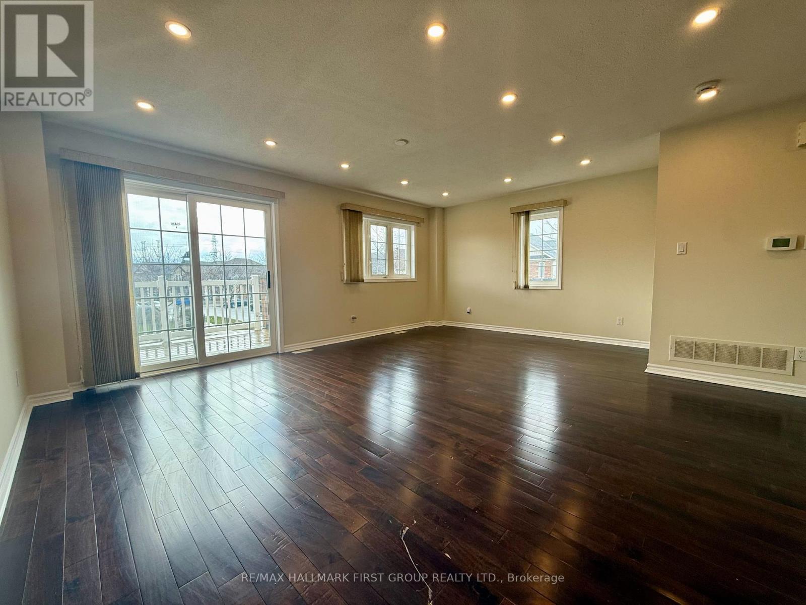 1665 Avonmore Square, Pickering, Ontario  L1V 7H2 - Photo 3 - E13074808
