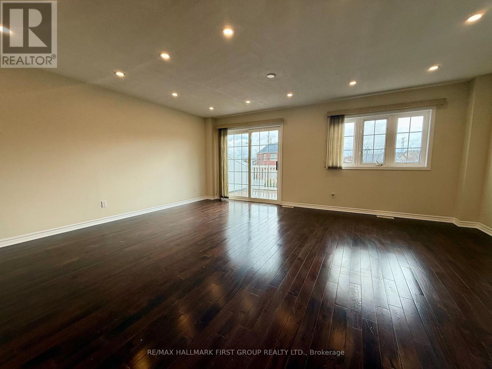 1665 Avonmore Square, Pickering, Ontario  L1V 7H2 - Photo 4 - E13074808