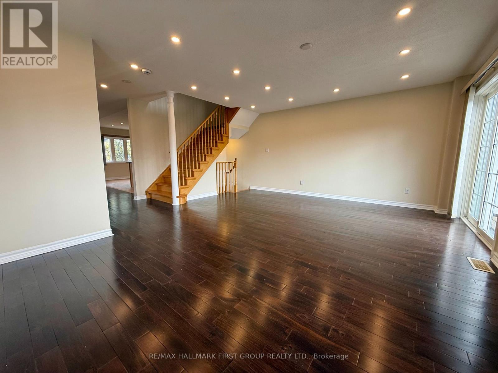1665 Avonmore Square, Pickering, Ontario  L1V 7H2 - Photo 7 - E13074808