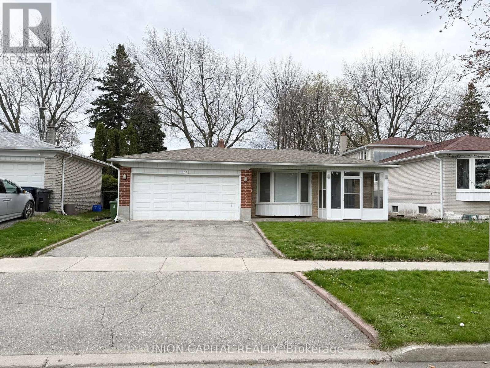 LOWER - 38 DEEPDALE DRIVE, Toronto, Ontario