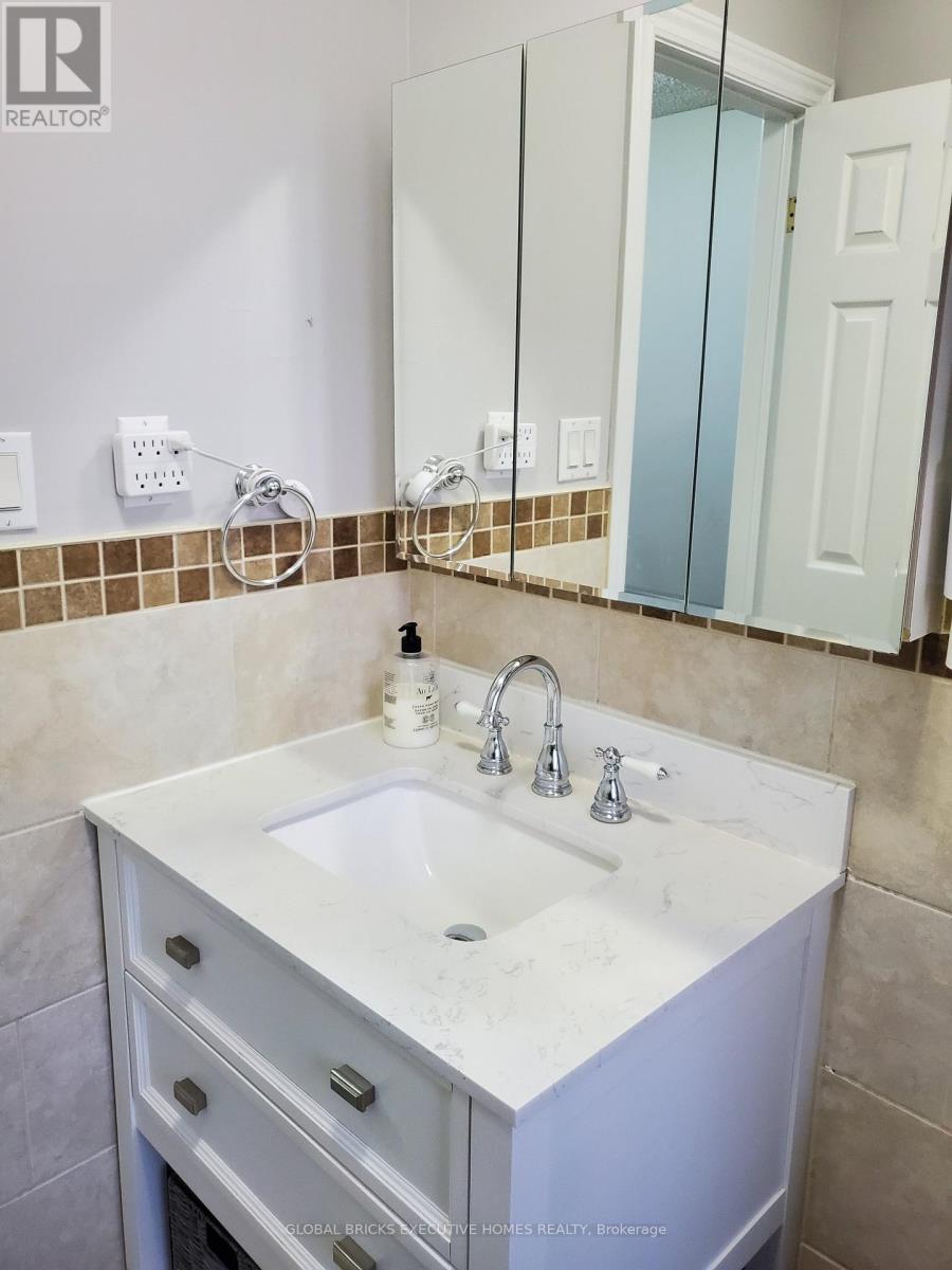 18 Deerpark Crescent, Brampton, Ontario  L6X 2T7 - Photo 12 - W13074770